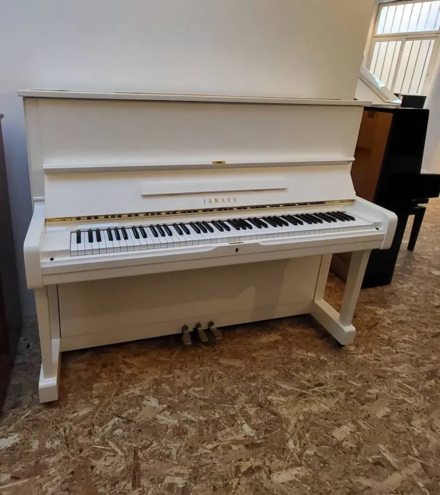 YAMAHA U1